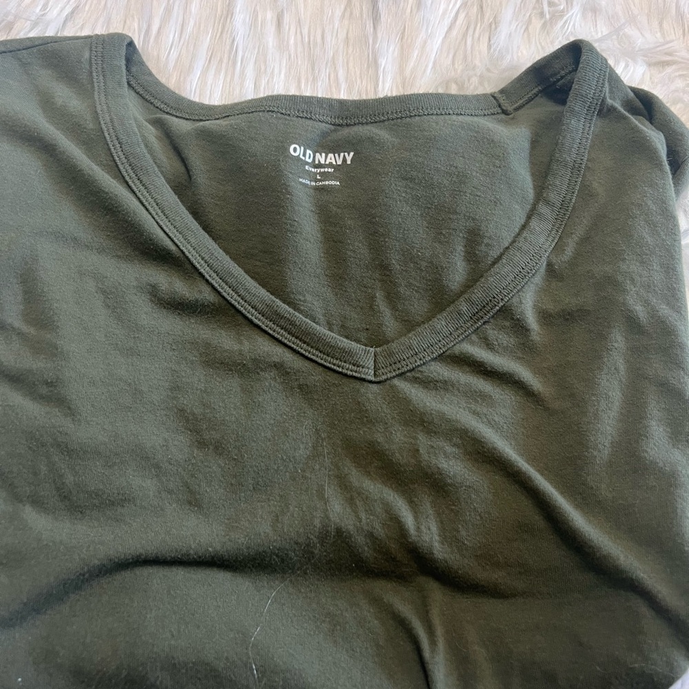 Old Navy tee shirt